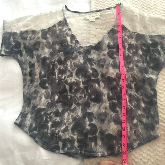 UO Staring at Stars grey floral lace top L - Picture 5 of 8